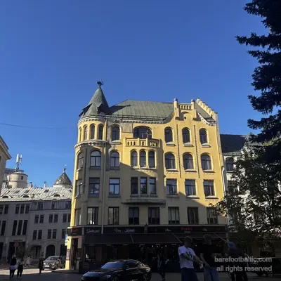 La Casa dei Gatti in un pomeriggio di primavera, con il caffè al piano terra, Riga, Lettonia