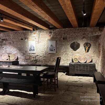 La cave médiévale à l'intérieur du musée de la Maison des Têtes Noires, Riga, Lettonie