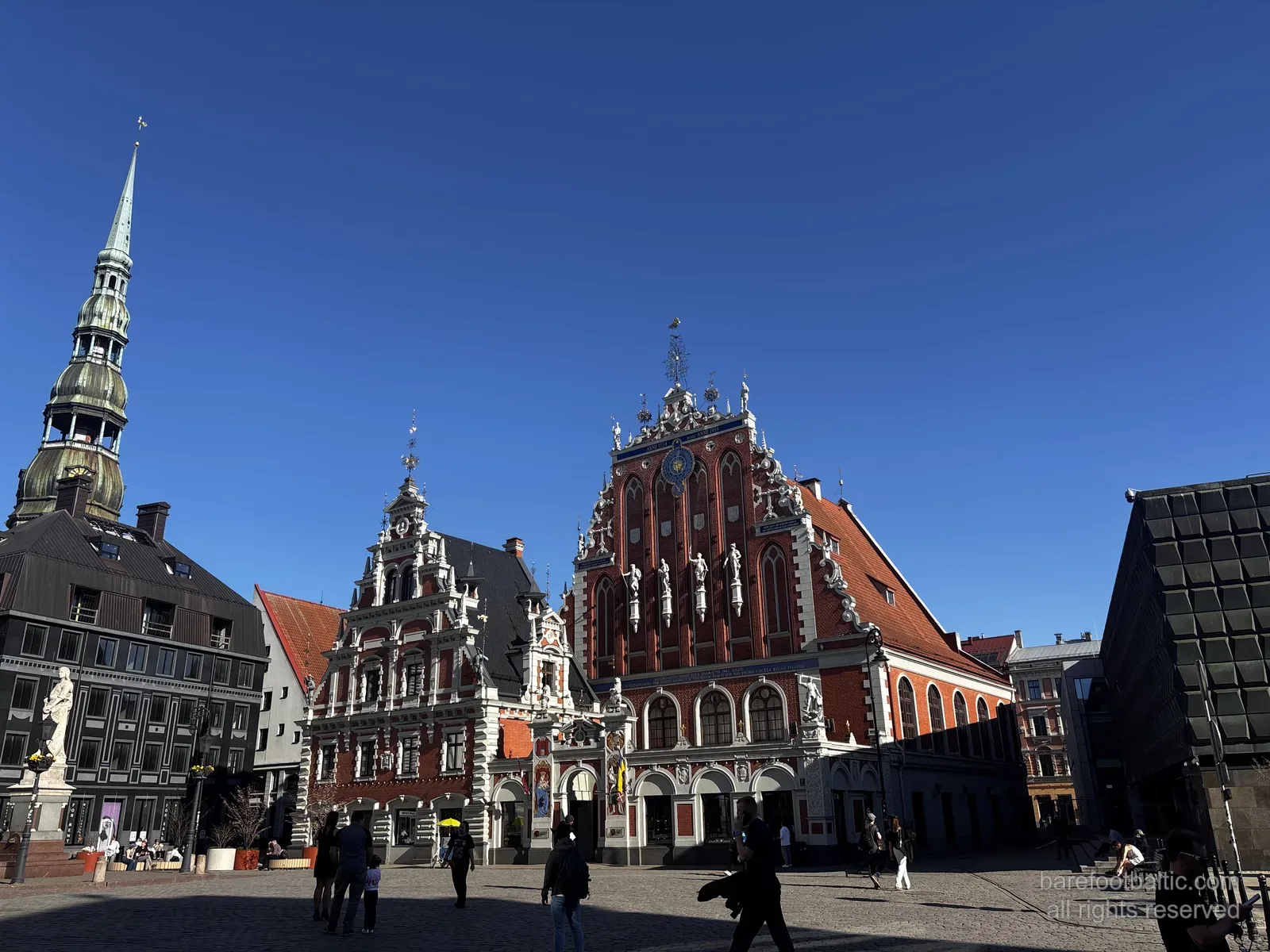The House of the Blackheads (Melngalvju nams) on Town Hall Square, Riga, Latvia — the elaborate red-and-white Dutch Renaissance facade.