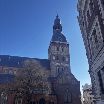 L'horloge sur la façade latérale de la cathédrale de Riga, Lettonie