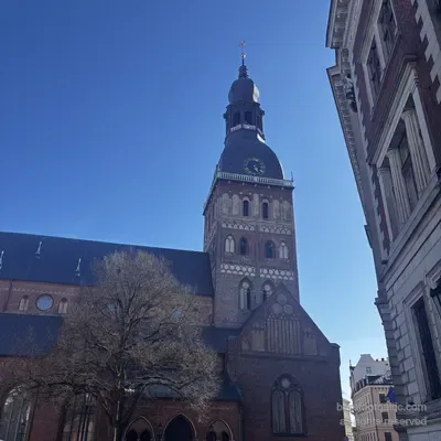 Il quadrante dell'orologio sul prospetto laterale della Cattedrale di Riga, Lettonia