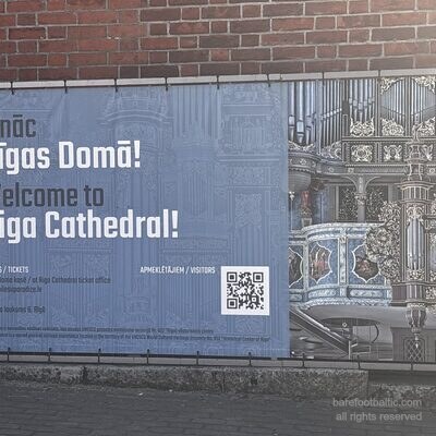 La banderole d'accueil devant la cathédrale de Riga montrant l'orgue Walcker, Lettonie