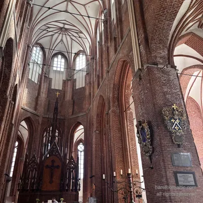 Una tomba commemorativa barocca all'interno della Chiesa di San Pietro, Riga, Lettonia