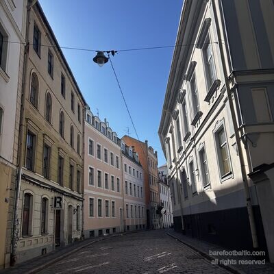 Mazā Pils iela à la lumière du petit matin, vieille ville de Riga, Lettonie