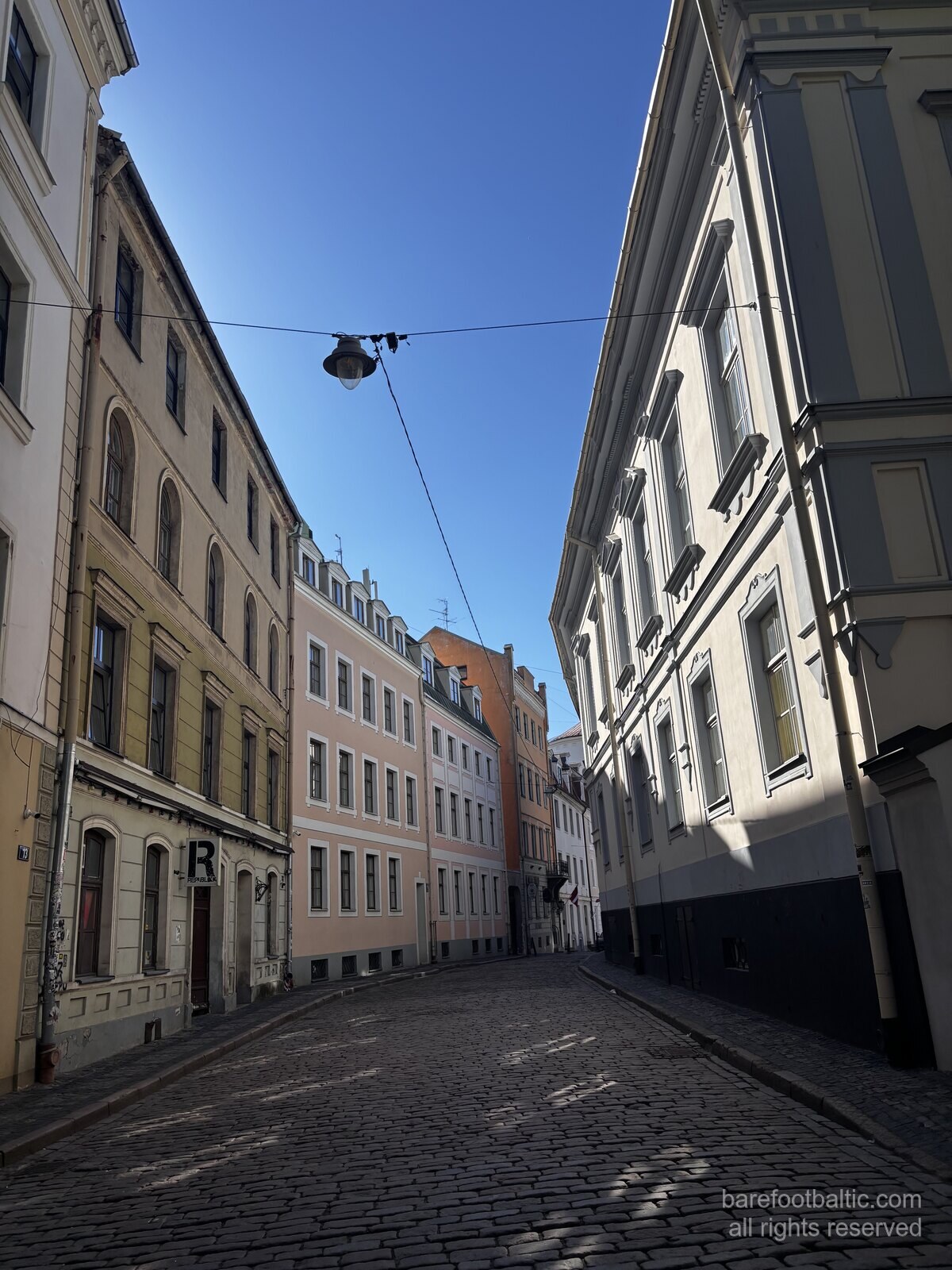 Mazās Pils iela grindiniai, Trijų brolių gatvelė